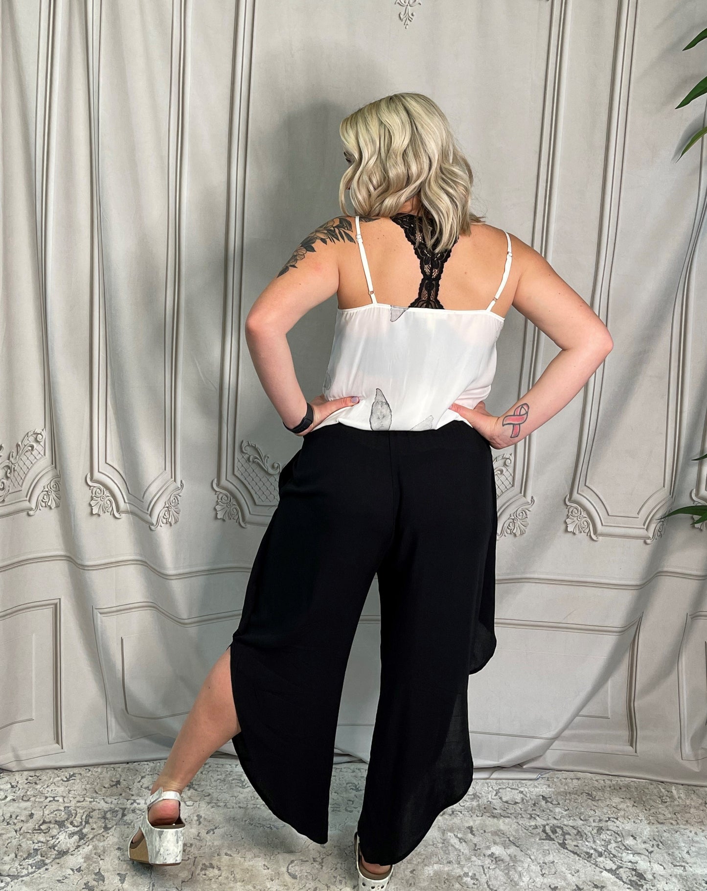 CARLEY OPEN LEG CAPRI